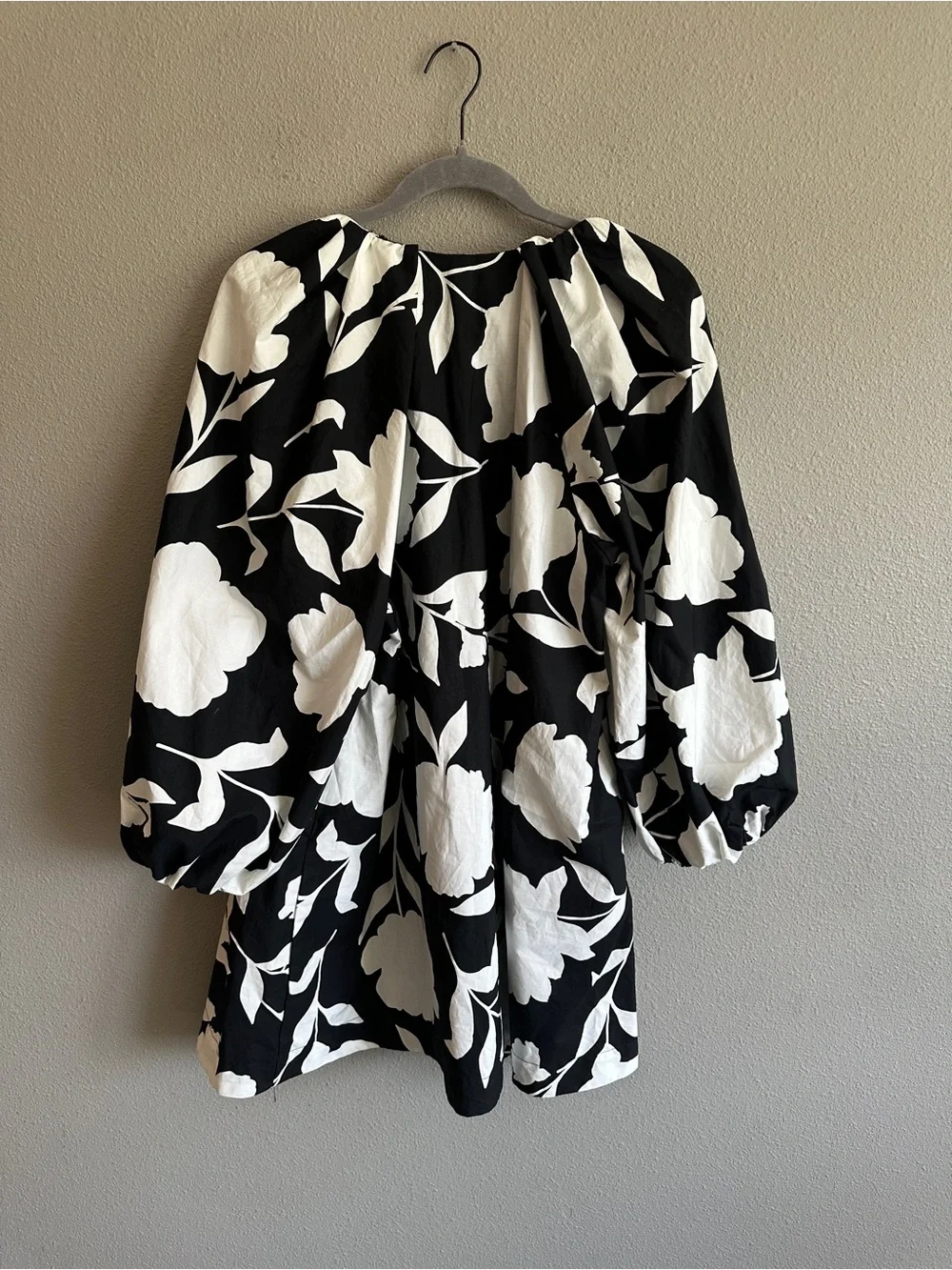 Target x kate spade Black and White Floral Puff-Sleeve Mini Dress Medium
